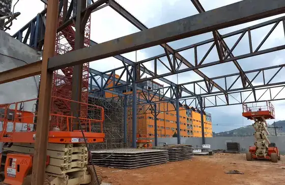 Laje Painel Treliçado — Qualidade e agilidade definiram a escolha da Laje Painel Treliçada pela EPO Engenharia para a Arena RM em Belo Horizonte, uma solução inovadora da Iglume Lajes.
