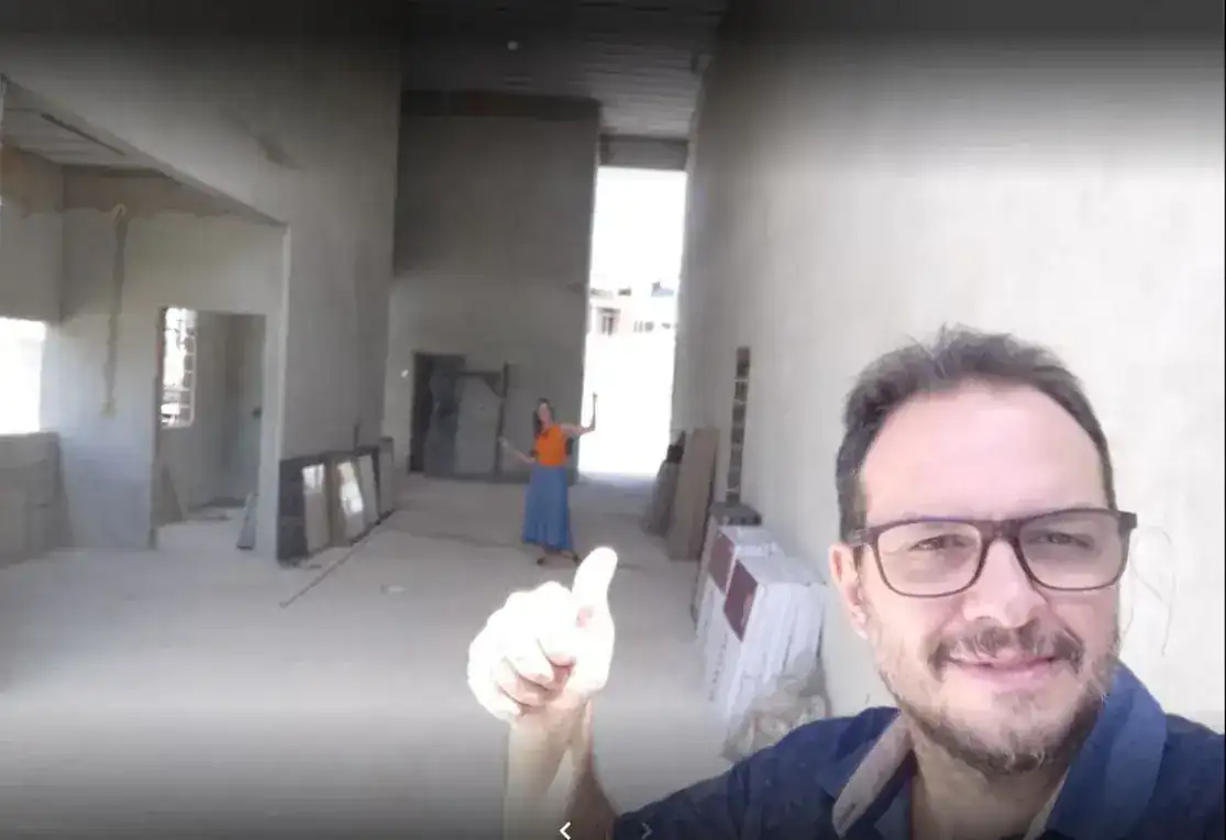 foto cliente iglumelajes satisfeito com a laje protendida